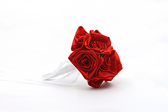 Kytice pre nevestu - Saténová kytica červená ruže perleťová (kytica) - 14382531_