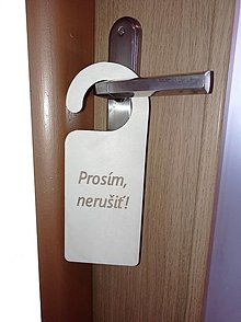 Tabuľky - Visačka - záves na kľučku dverí - Prosím nerušiť! - 14386306_