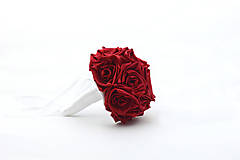 Kytice pre nevestu - Saténová kytica svadobná karmínová červená ruže - 14385510_