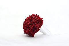 Kytice pre nevestu - Saténová kytica svadobná karmínová červená ruže - 14385512_