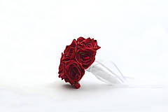 Kytice pre nevestu - Saténová kytica svadobná karmínová červená ruže - 14385513_