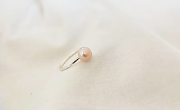 Prstene - Strieborný prsteň s perlou - 14388274_