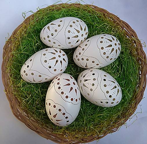 Dekorácie - Kraslice husacie ručne vŕtané biele - 14387902_