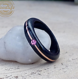 Prstene - Ebenový prsteň swarovski s medeným prúžkom - 14391604_