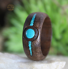 Prstene - Dámsky prsteň z orechového dreva s tyrkysovým kameňom - 14393058_