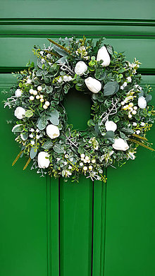 Dekorácie - Jarný veniec na dvere s bielymi tulipánmi a konvalinkami - 14392422_