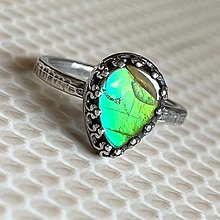Prstene - Teardrop Ammolite AG925 Ring / Strieborný prsteň v tvare slzy s ammolitom E012 - 14394383_