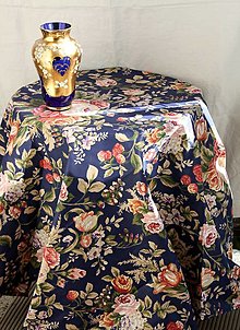 Úžitkový textil - Obrus. Slávnostný obrus královsky modrý s čajovými ružami - 14395338_