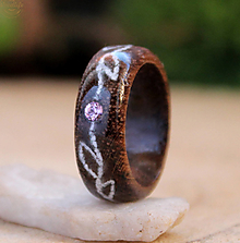 Prstene - Prsteň z vlašského orecha s tyrkysovým a nefritovým kameňom - 14395233_