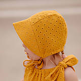 Detské čiapky - Mušelínový čepiec yellow flowers - 14398821_