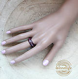 Prstene - Prsteň s amarantom, kryštálom Swarovski a regalitom - 14400564_