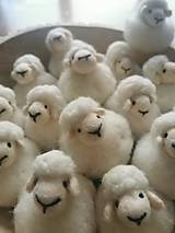Dekorácie - Ovečka z ovčej vlny - 14403021_