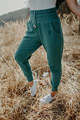 Nohavice - Dámske tepláky s vysokým pásom - smaragdová - 14401516_