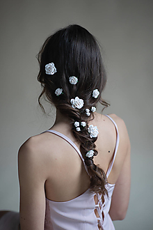 Ozdoby do vlasov - Kvetinové vlásenky "závoj z bielych ruží" - 14401859_