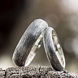 Prstene - Prežijú spolu večnosť /svadobné obrúčky/ (Patinový povrch) - 14405799_