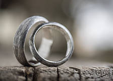 Prstene - Prežijú spolu večnosť /svadobné obrúčky/ (Patinový povrch) - 14405801_