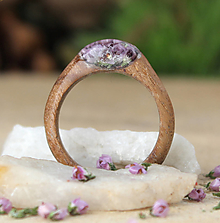 Prstene - Prírodný prsteň s vresovými kvetmi zo živice - 14405140_