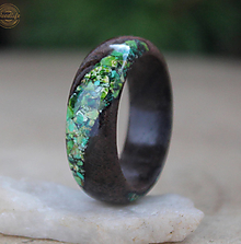 Prstene - Prsteň z prírodného orecha s kameňmi jaspisu - 14405149_