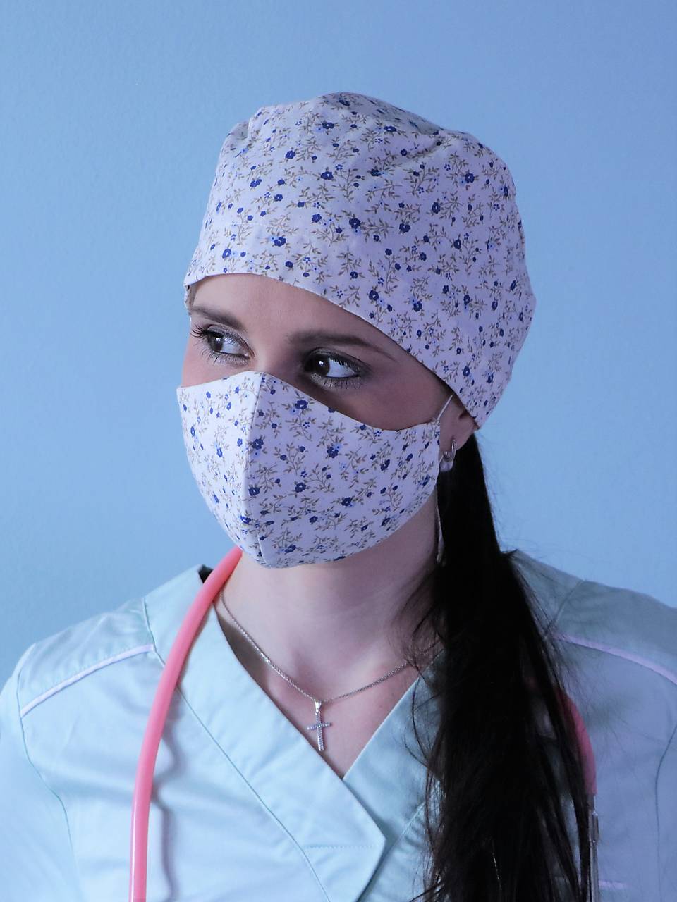 Dizajnová operačná / chirurgická čiapka malé kvietky