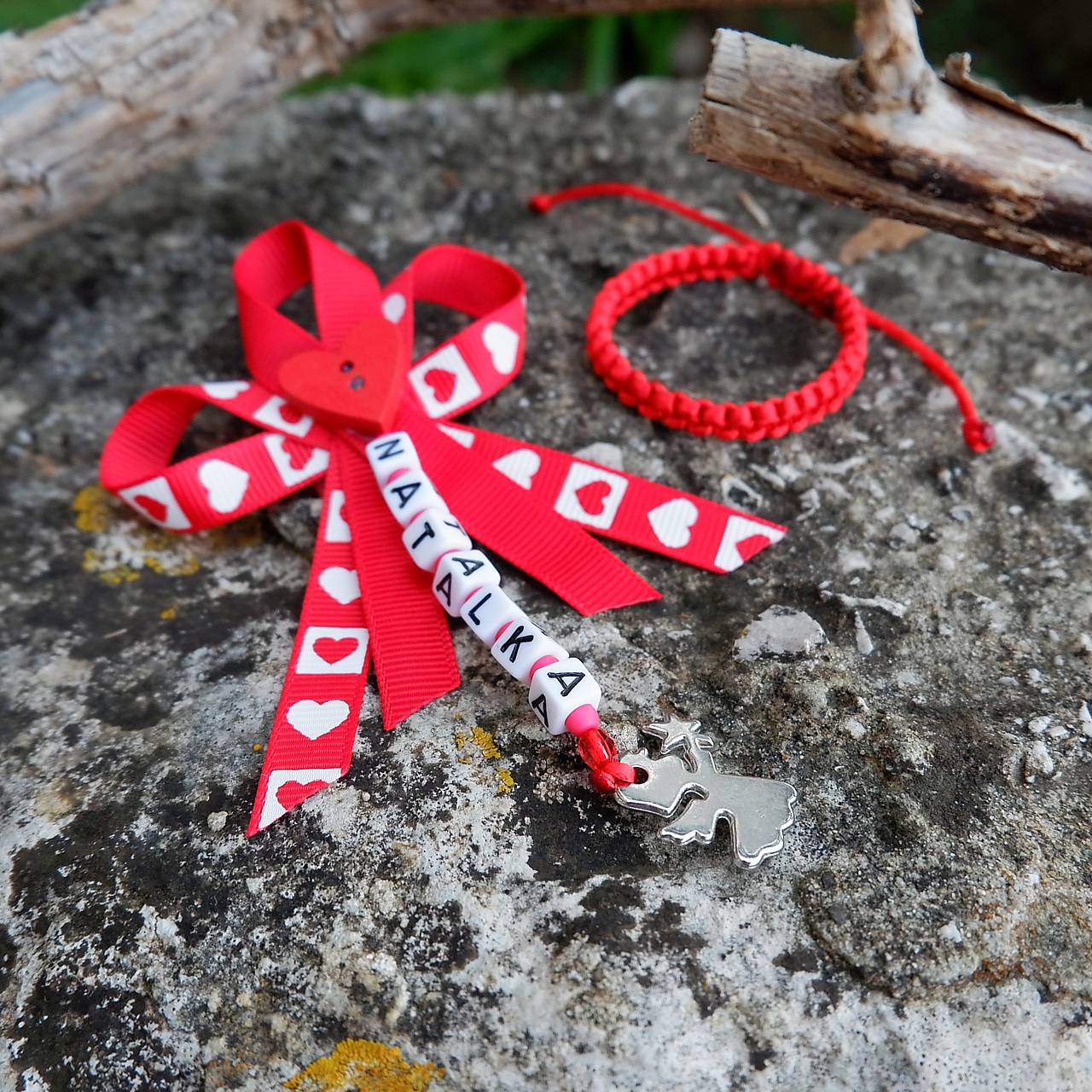 Stužka (mašlička) proti urieknutiu na kočík s náramkom pre dieťatko