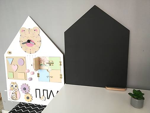 Hračky - Aktivity panely rôzne typy (Panel KRIEDOVÁ tabuľa domček (39 cm x 50 cm)) - 14409611_