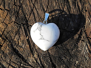 Náhrdelníky - white heart-magnezit-prívesok - 14413116_