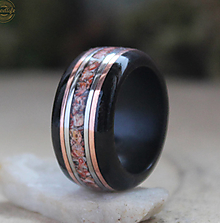 Prstene - Ebenový prsteň s jaspisom, oceľou a meďou - 14416267_