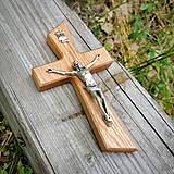 Dekorácie - Svadobný krížik s kovovým Ježišom - 14417326_