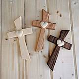 Dekorácie - Svadobný krížik s vyrezávaným 3D srdcom – rôzne druhy dreva - 14418015_