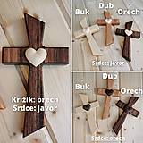 Dekorácie - Svadobný krížik s vyrezávaným 3D srdcom – rôzne druhy dreva - 14418016_