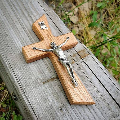  - Svadobný krížik s kovovým Ježišom (Krížik : dubové drevo,  Ježiš : strieborná farba, Gravír mená a dátum : nie) - 14417326_