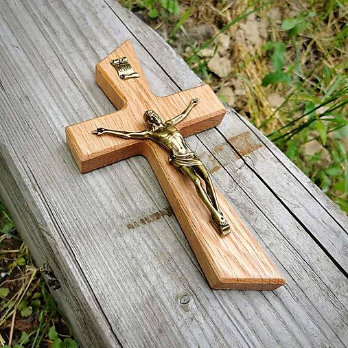  - Svadobný krížik s kovovým Ježišom (Krížik : dubové drevo,  Ježiš : mosadzná farba, Gravír mená a dátum : nie) - 14417331_