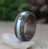 Prstene - Prsteň z vlašského orecha s oceľovými a malachitovými kameňmi - 14422818_