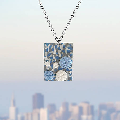 Náhrdelníky - Fľakatý prívesok na každé ročné obdobie (zima (snehové vločky)) - 14427876_