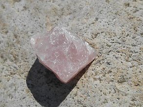 Minerály - rosa-ruženín (ruženín č.1) - 14432065_