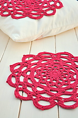 Úžitkový textil - háčkovaný obrúsok, bordovoružová farba - 14432273_