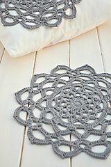 Úžitkový textil - háčkovaný obrúsok, šedá farba - 14432335_