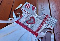 Dekoračný uterák na rúru srdiečka,kocky a čipky na patchworku (Biely uterák)