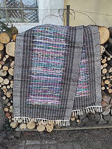 Úžitkový textil - Ručne tkaný koberec s bordúrou, tmavší stred - 14441014_