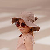 Detské čiapky - Detský ľanový klobúk taupe s mašľou - 14440555_