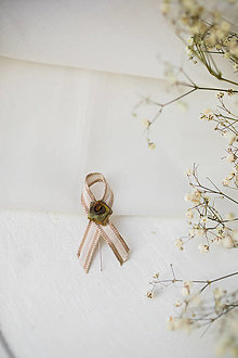 Svadobné pierka - Elegantne béžové pierka  (Elegantne béžové pierka + kovový kvet) - 14445415_