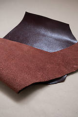 Suroviny - Zbytková koža tmavohnedá lesklá so štruktúrou 2–2,5 mm (kus č. 3) - 14444109_