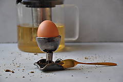 Nádoby - stojan na vajíčko v kovovej glazúre - 14446592_