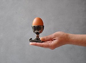 Nádoby - stojan na vajíčko v kovovej glazúre - 14446590_