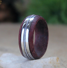 Prstene - Drevený prsteň z amaranthu, chir.ocele a jadeitu - 14457122_