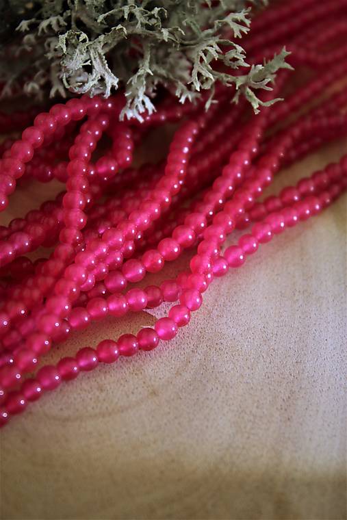 Minerály - korálky 4mm jadeit "light rubín" - 14459635_