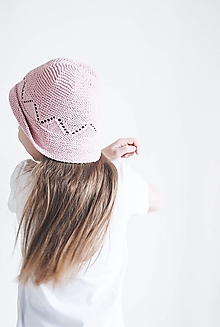 Detské čiapky - Pletený dievčenský klobúk - 14459207_