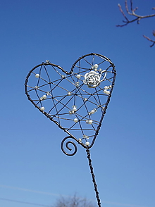 Dekorácie - jarné srdce ... ružička šípová  zápich (Biela) - 14462411_