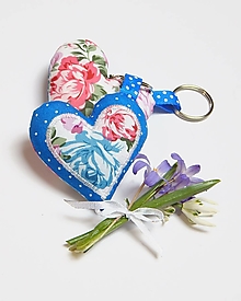Kľúčenky - Prívesky - srdiečka, modré s ružičkami - 14461327_