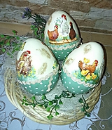 Veľké vajíčka so sliepočkami